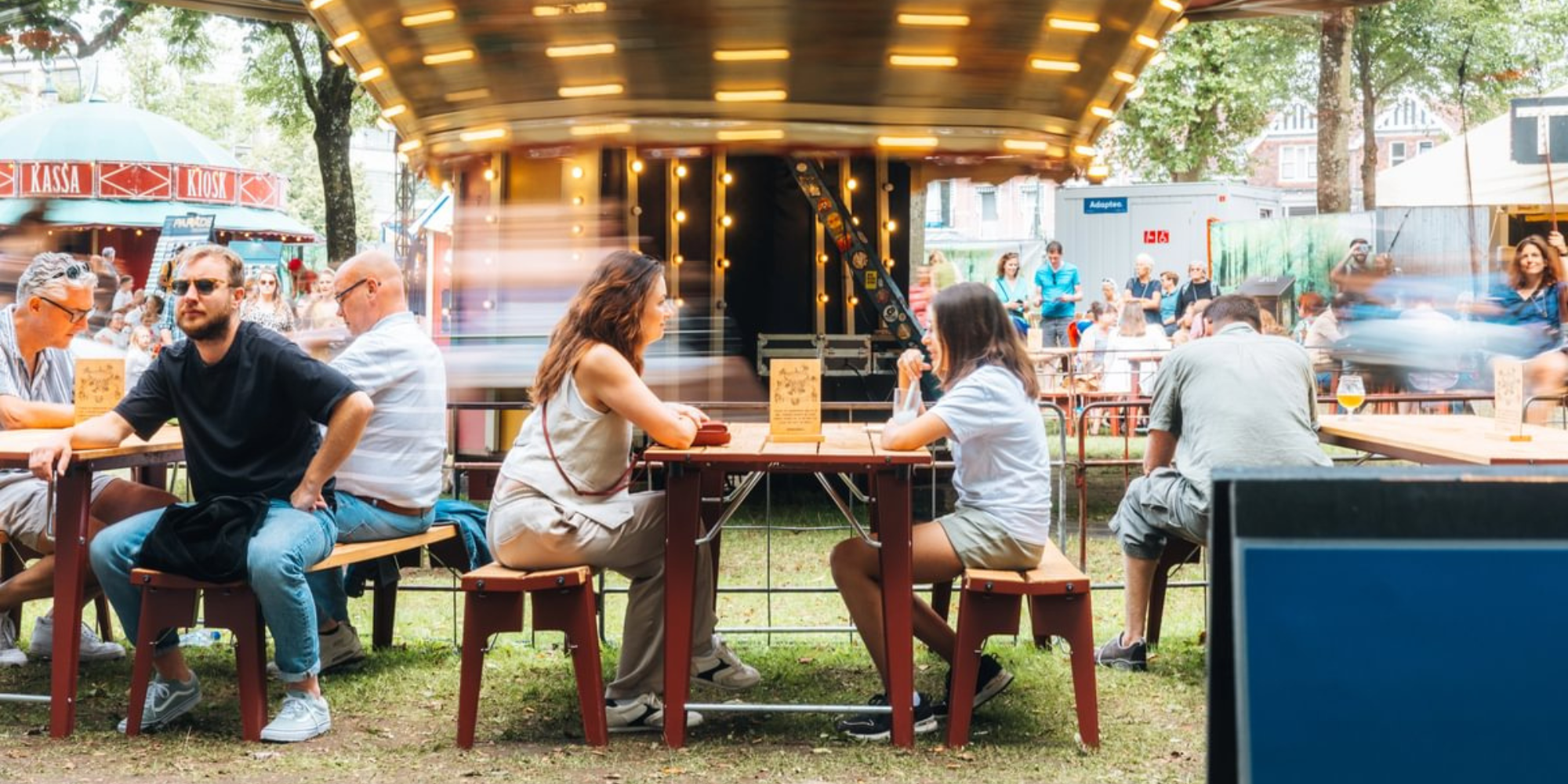 Salut Beertable, Beerbench and 3 Flip-up Chairs